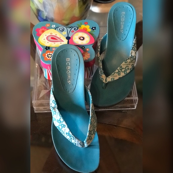 Wedged Thong BCBG Sandals!! - Picture 2 of 4